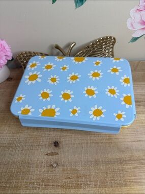 Kids Daisy Lunch Box - Light Blue and Yellow